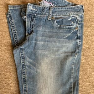Maurice’s Boot Cut Lightwash Jeans (Size 11/12 Short)